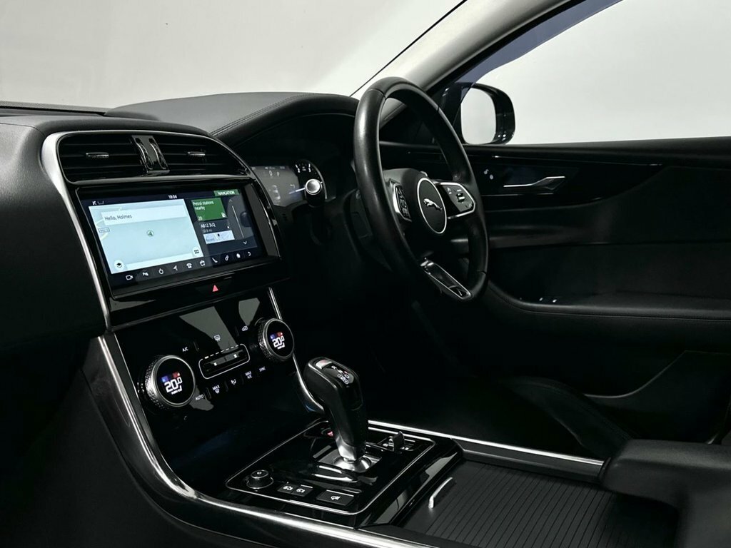 Jaguar XE 2.0 R-dynamic Se Black #28