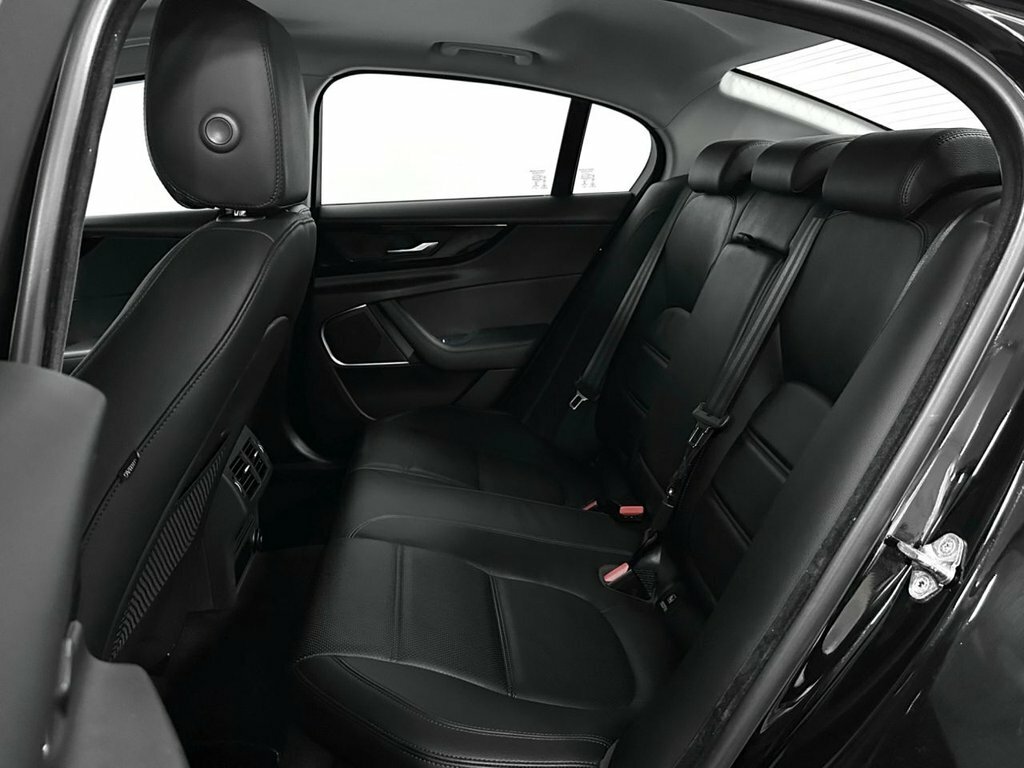 Jaguar XE 2.0 R-dynamic Se Black #31