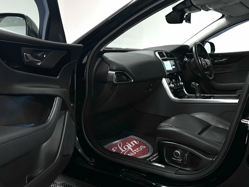 Jaguar XE 2.0 R-dynamic Se Black #30