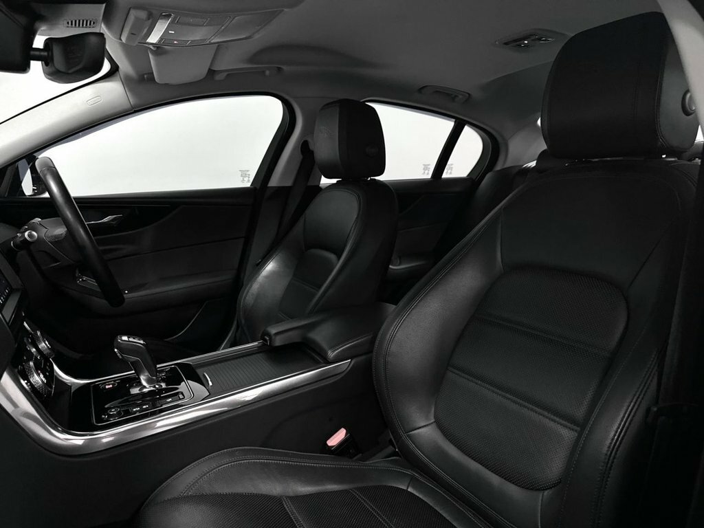 Jaguar XE 2.0 R-dynamic Se Black #29