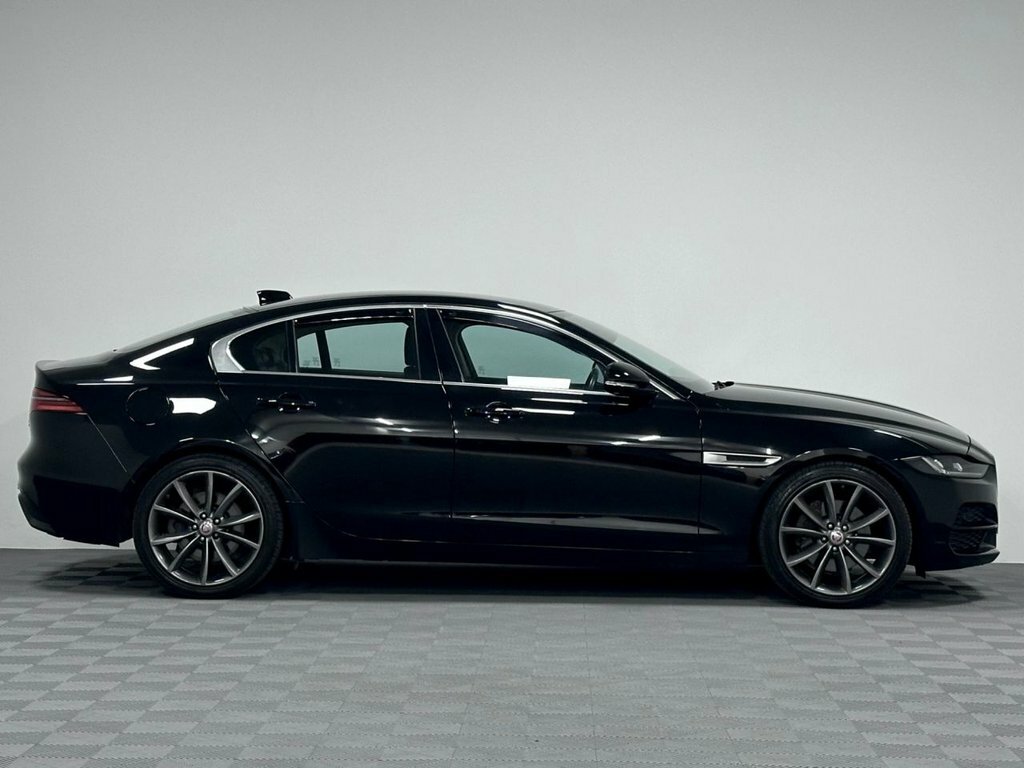 Jaguar XE 2.0 R-dynamic Se Black #10