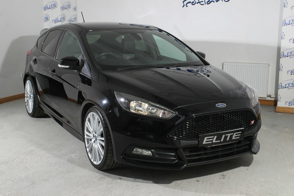 Ford Focus Focus Hatchback Black #4
