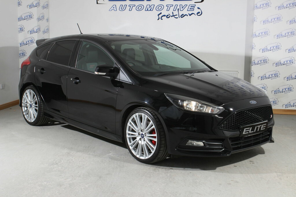 Ford Focus Focus Hatchback Black #5