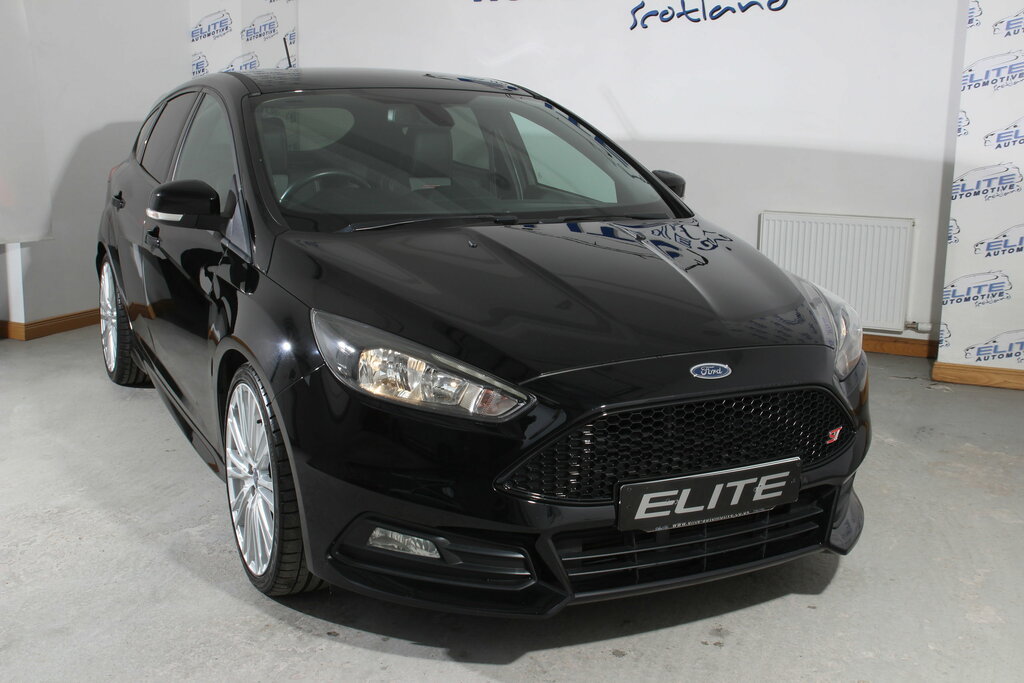Ford Focus Focus Hatchback Black #6