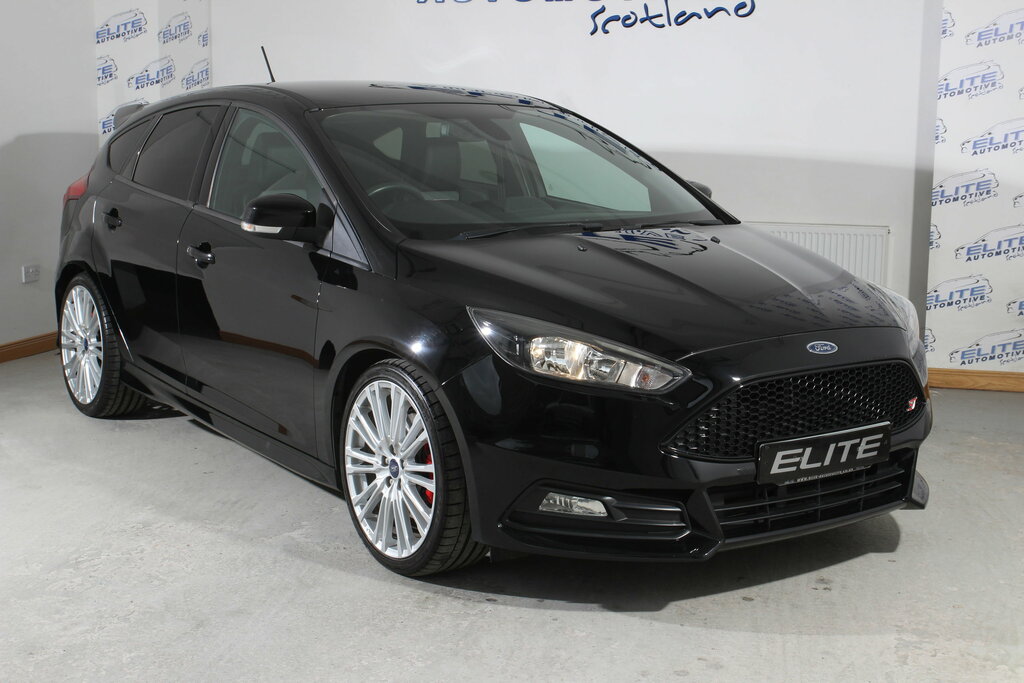 Ford Focus Focus Hatchback Black #3