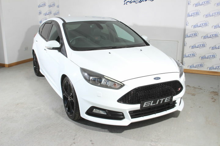 Ford Focus Focus Hatchback VO16PCZ White #5