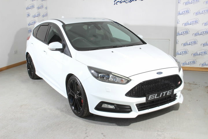 Ford Focus Focus Hatchback VO16PCZ White #6