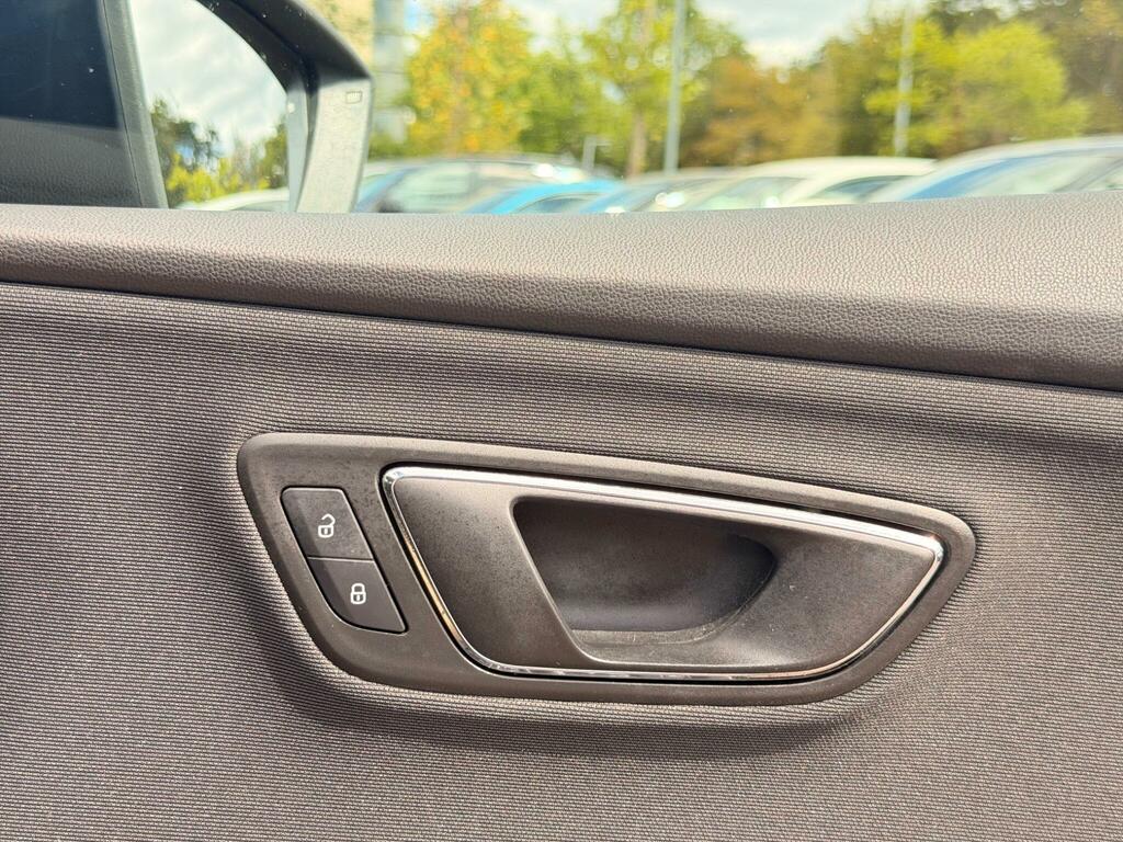 Seat Leon X-perience Tdi Se Technology 5-Door 11 Services In Black #26