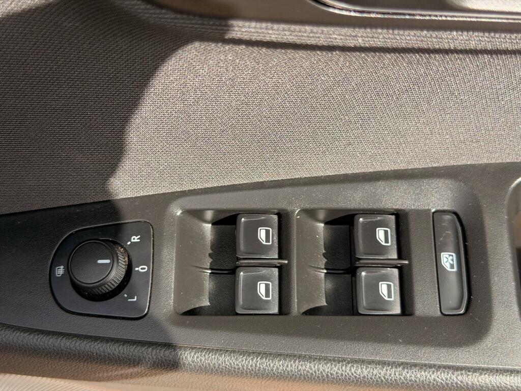 Seat Leon X-perience Tdi Se Technology 5-Door 11 Services In Black #25
