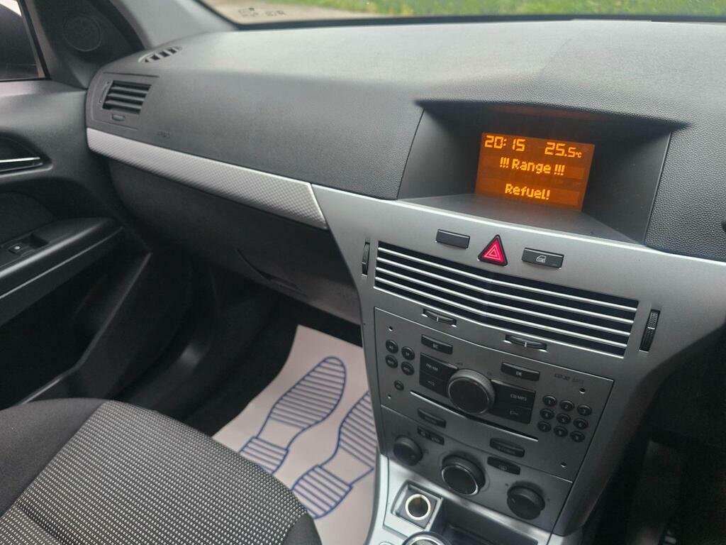 Vauxhall Astra Vauxhall Astra Design Hatch 1.8 Aut Grey #54