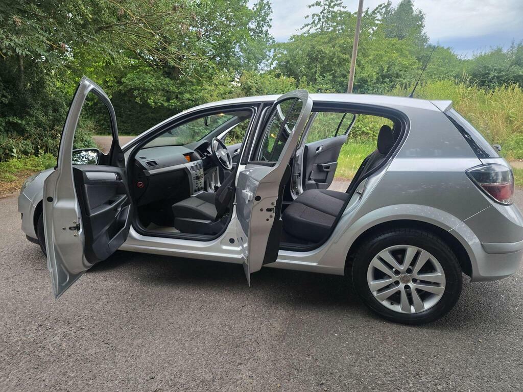 Vauxhall Astra Vauxhall Astra Design Hatch 1.8 Aut Grey #47