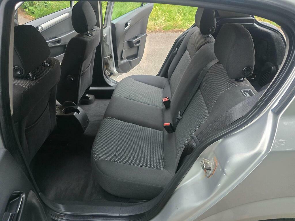 Vauxhall Astra Vauxhall Astra Design Hatch 1.8 Aut Grey #34