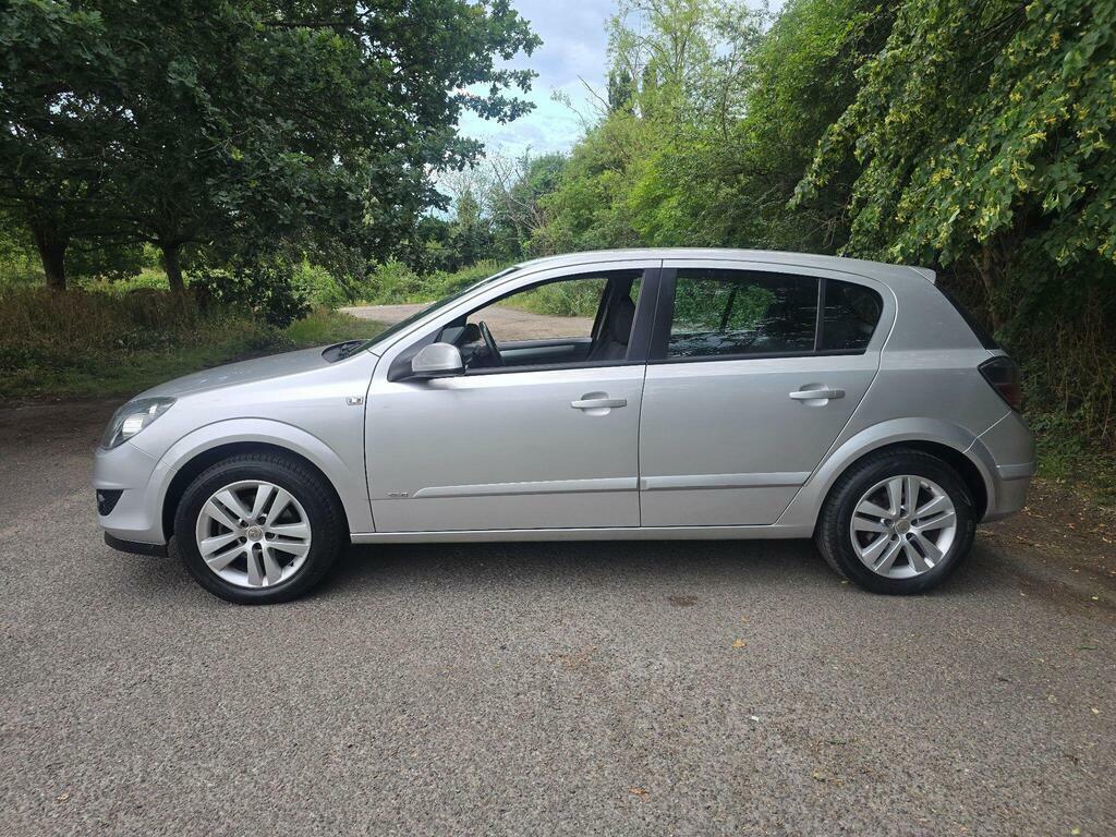 Vauxhall Astra Vauxhall Astra Design Hatch 1.8 Aut Grey #18
