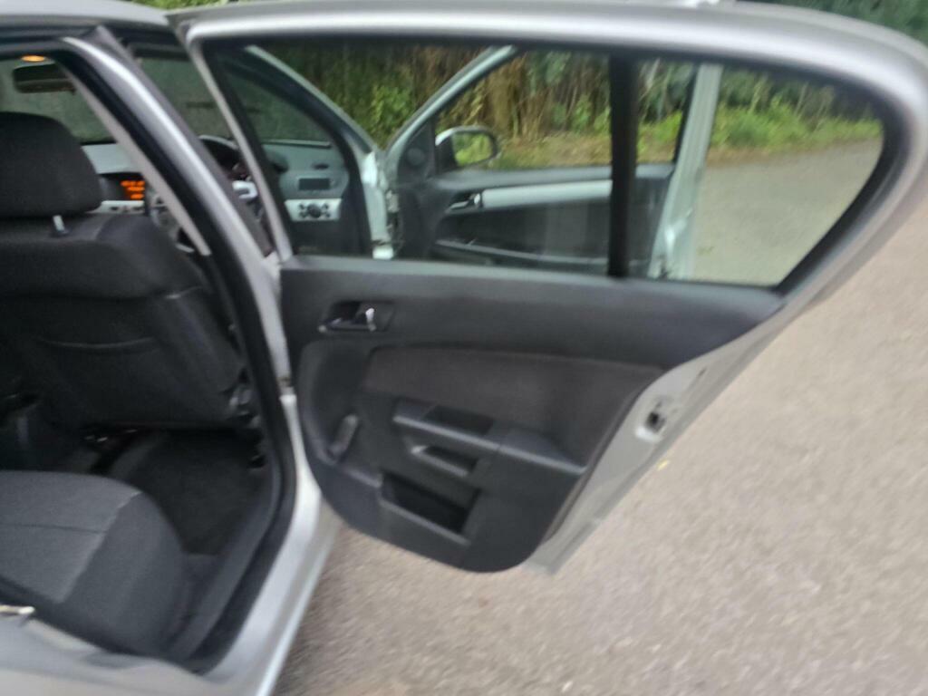Vauxhall Astra Vauxhall Astra Design Hatch 1.8 Aut Grey #37