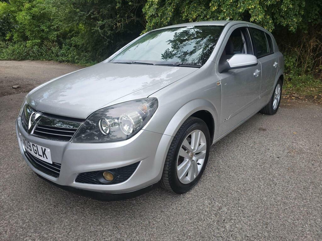 Vauxhall Astra Vauxhall Astra Design Hatch 1.8 Aut Grey #1