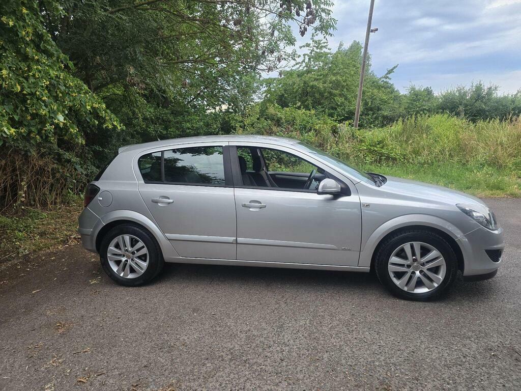 Vauxhall Astra Vauxhall Astra Design Hatch 1.8 Aut Grey #13