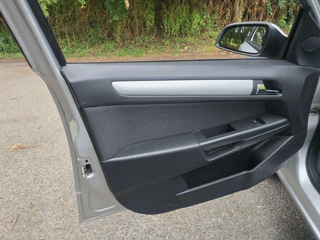 Vauxhall Astra Vauxhall Astra Design Hatch 1.8 Aut Grey #33