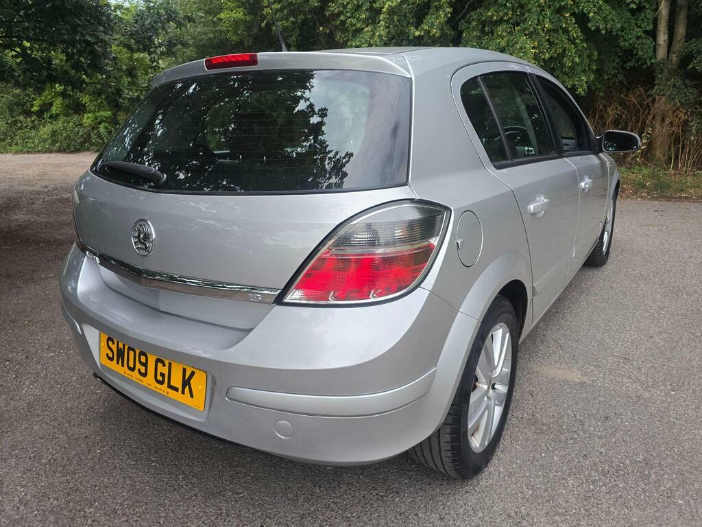 Vauxhall Astra Vauxhall Astra Design Hatch 1.8 Aut Grey #24