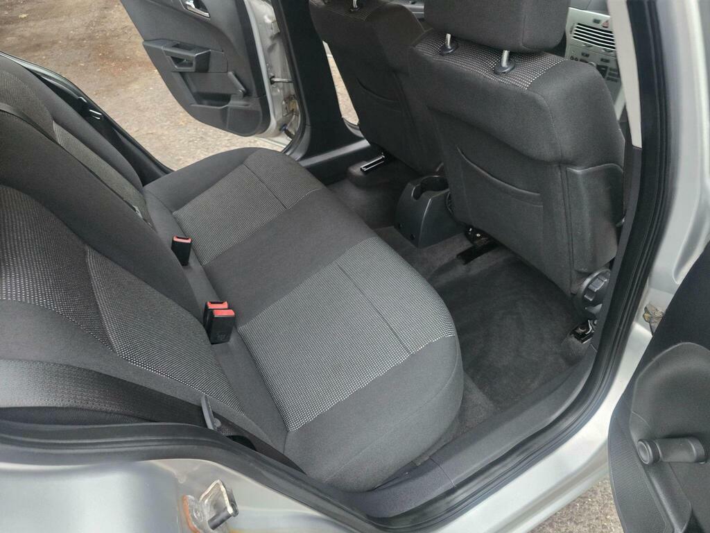 Vauxhall Astra Vauxhall Astra Design Hatch 1.8 Aut Grey #40