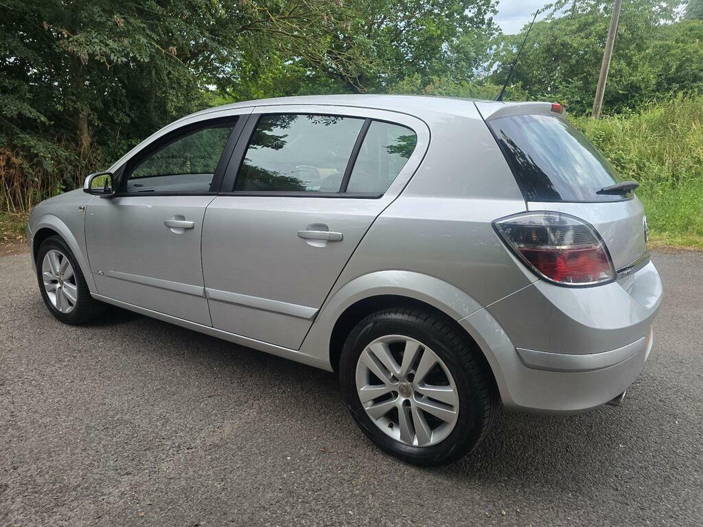 Vauxhall Astra Vauxhall Astra Design Hatch 1.8 Aut Grey #22