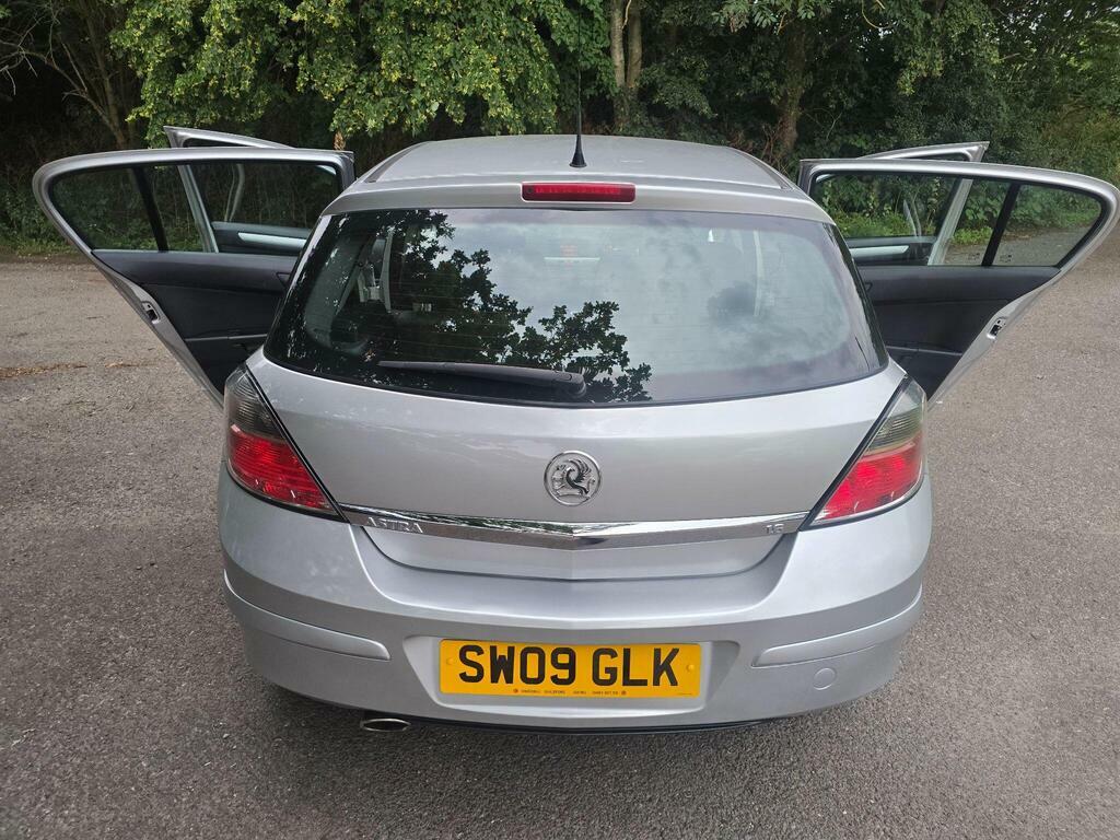 Vauxhall Astra Vauxhall Astra Design Hatch 1.8 Aut Grey #38