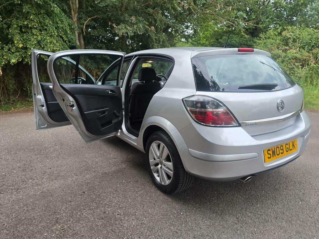 Vauxhall Astra Vauxhall Astra Design Hatch 1.8 Aut Grey #42