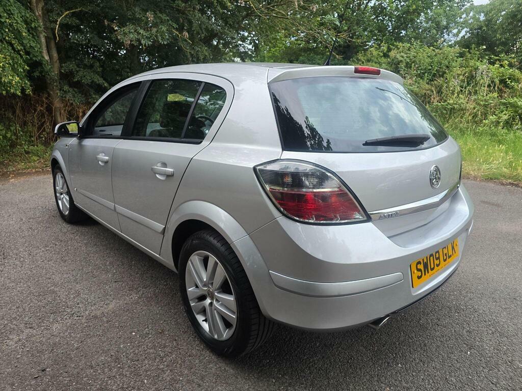 Vauxhall Astra Vauxhall Astra Design Hatch 1.8 Aut Grey #23