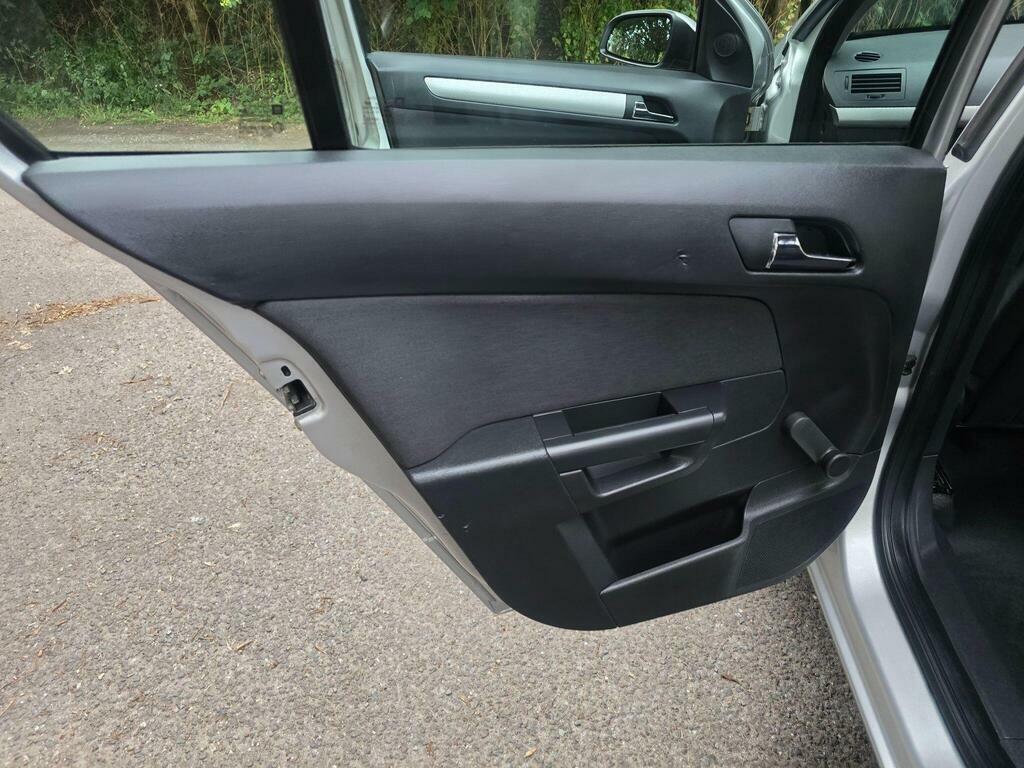 Vauxhall Astra Vauxhall Astra Design Hatch 1.8 Aut Grey #36