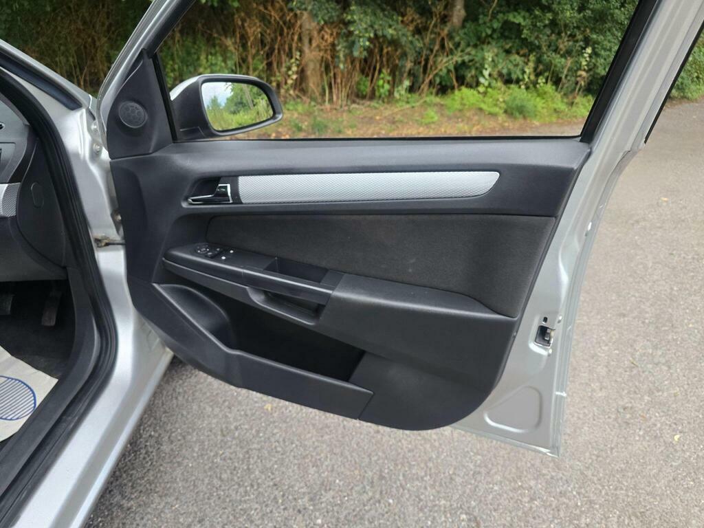 Vauxhall Astra Vauxhall Astra Design Hatch 1.8 Aut Grey #32