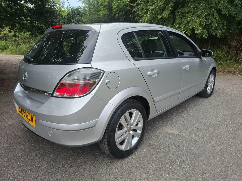 Vauxhall Astra Vauxhall Astra Design Hatch 1.8 Aut Grey #27
