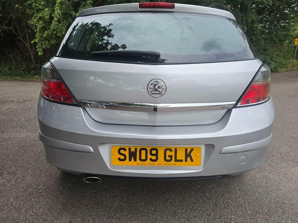 Vauxhall Astra Vauxhall Astra Design Hatch 1.8 Aut Grey #25