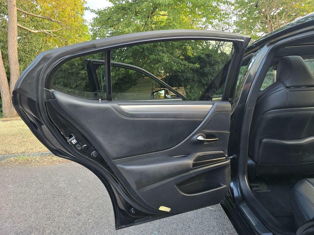 Lexus ES 300H F-sport Tech Safety Pack Black #61