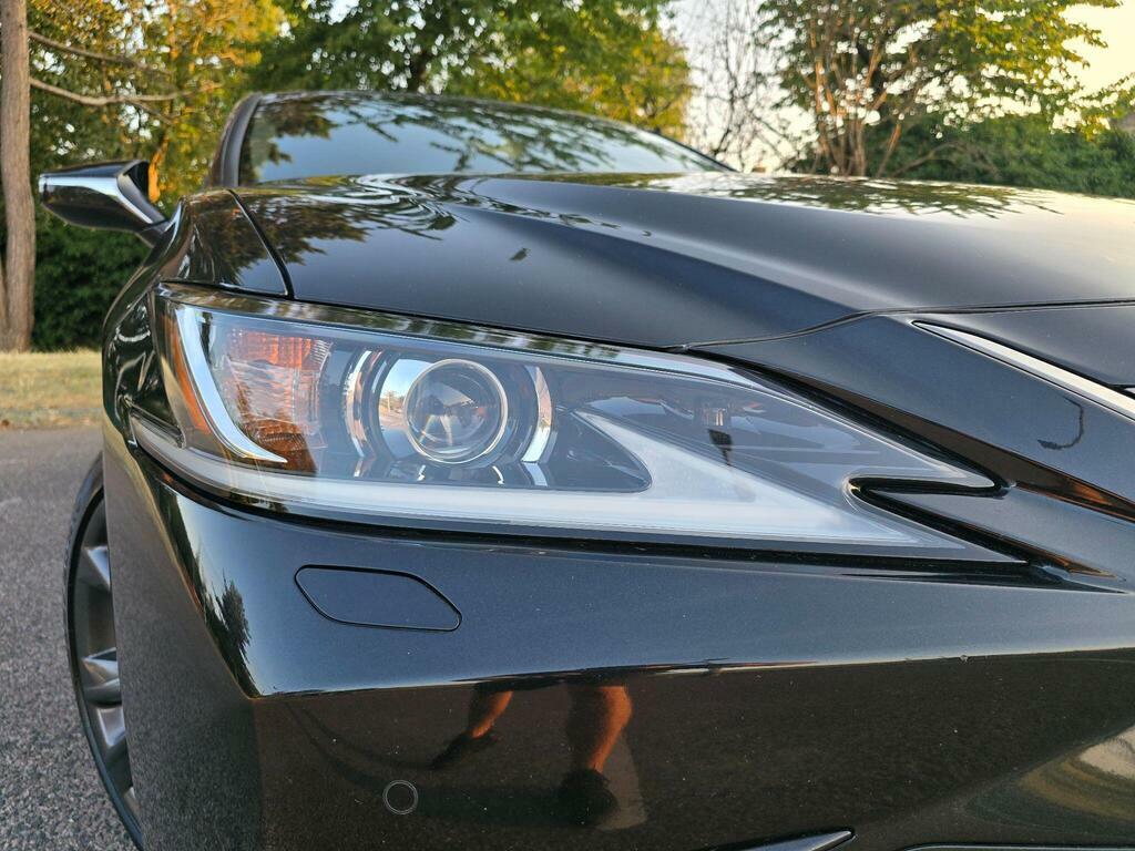 Lexus ES 300H F-sport Tech Safety Pack Black #18