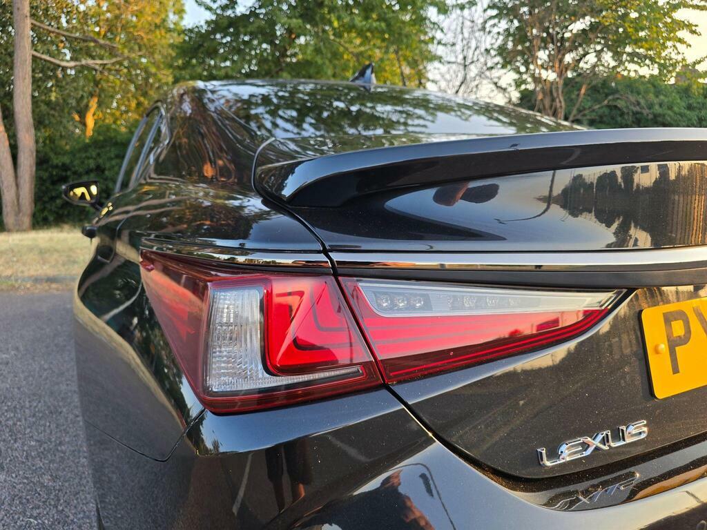 Lexus ES 300H F-sport Tech Safety Pack Black #36