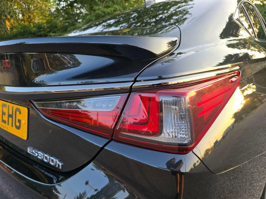 Lexus ES 300H F-sport Tech Safety Pack Black #37