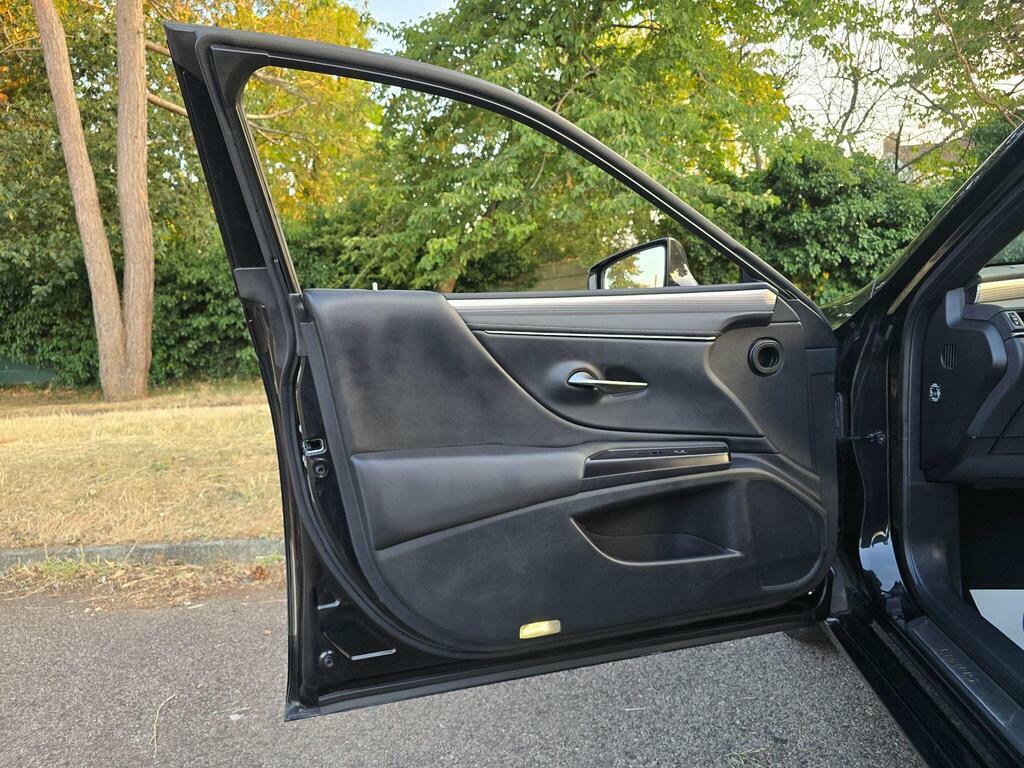 Lexus ES 300H F-sport Tech Safety Pack Black #60