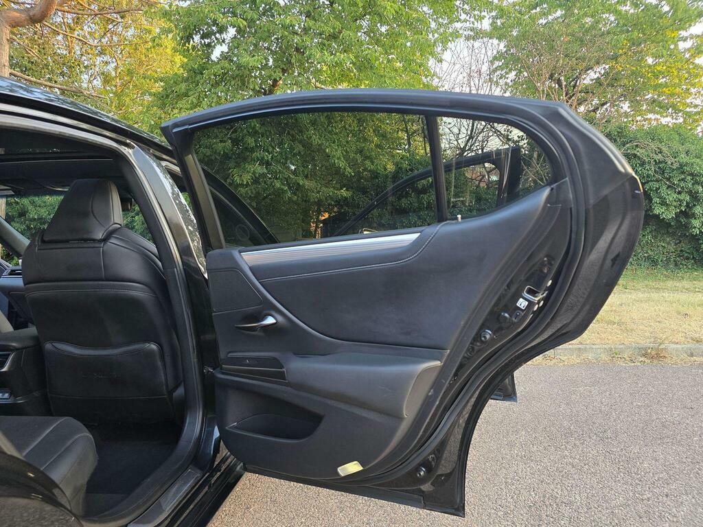 Lexus ES 300H F-sport Tech Safety Pack Black #62