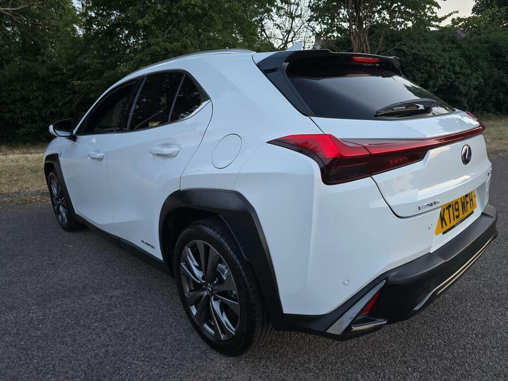 Lexus UX 2.0 250H Takumi E-cvt White #46