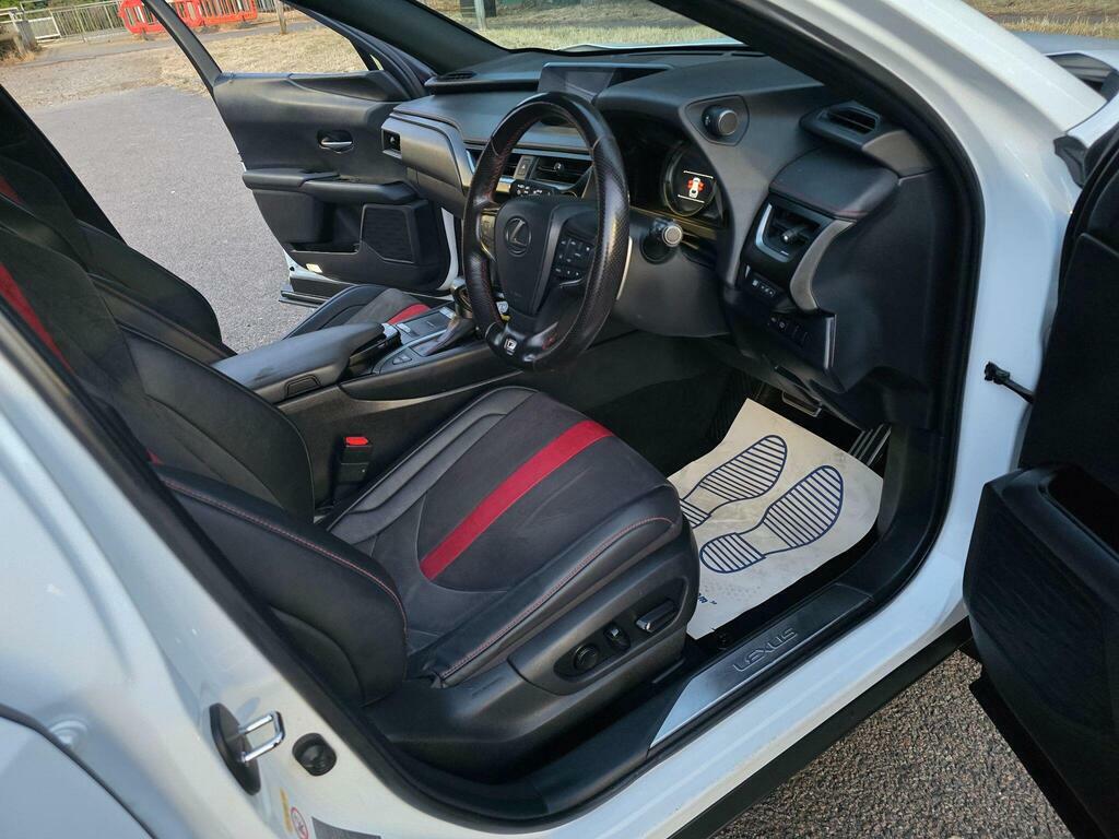 Lexus UX 2.0 250H Takumi E-cvt White #66