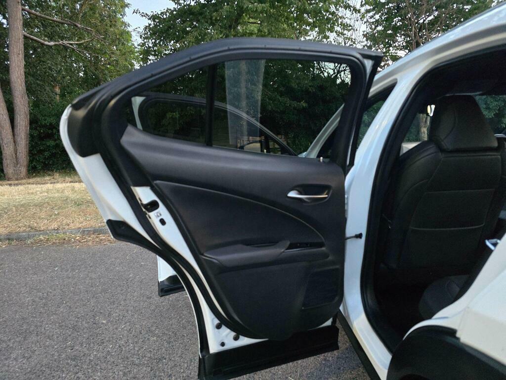 Lexus UX 2.0 250H Takumi E-cvt White #58