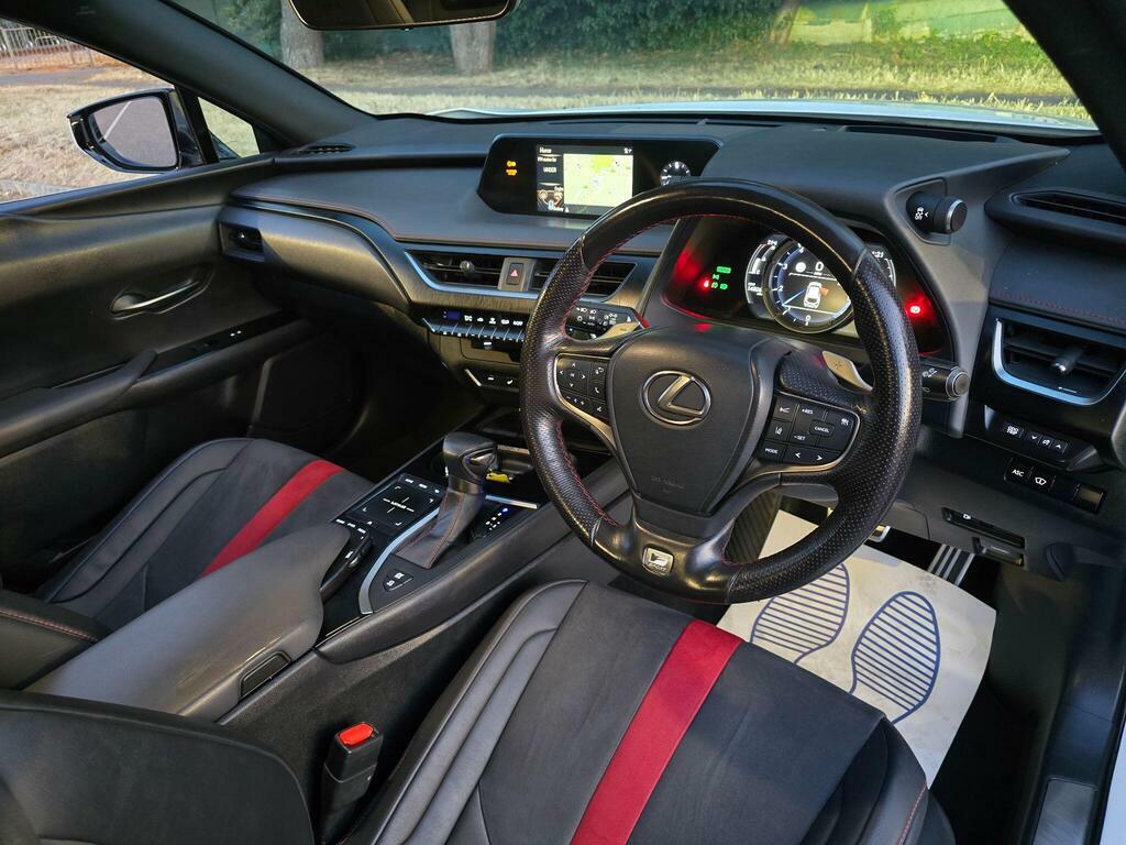 Lexus UX 2.0 250H Takumi E-cvt White #72