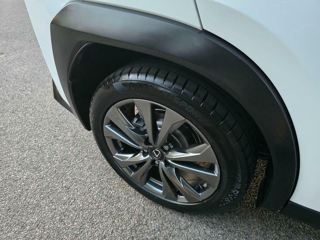 Lexus UX 2.0 250H Takumi E-cvt White #35