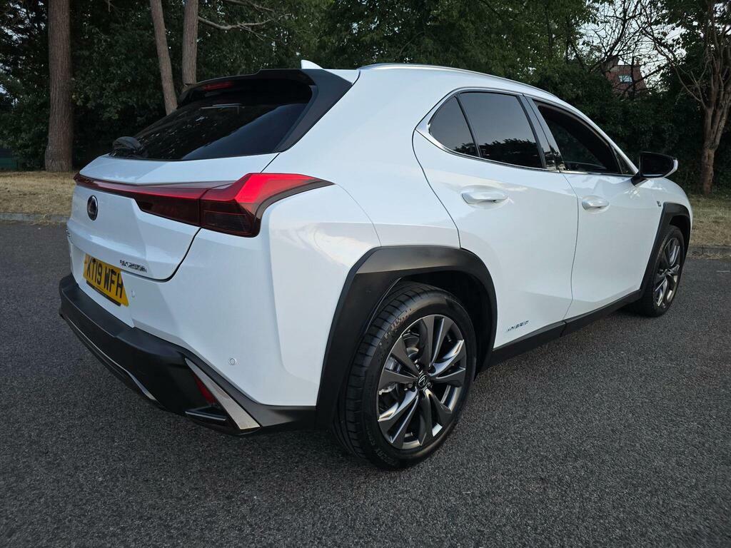 Lexus UX 2.0 250H Takumi E-cvt White #50