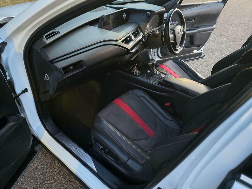 Lexus UX 2.0 250H Takumi E-cvt White #79