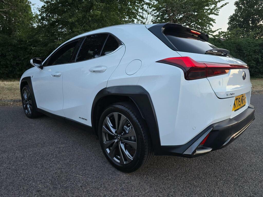 Lexus UX 2.0 250H Takumi E-cvt White #43