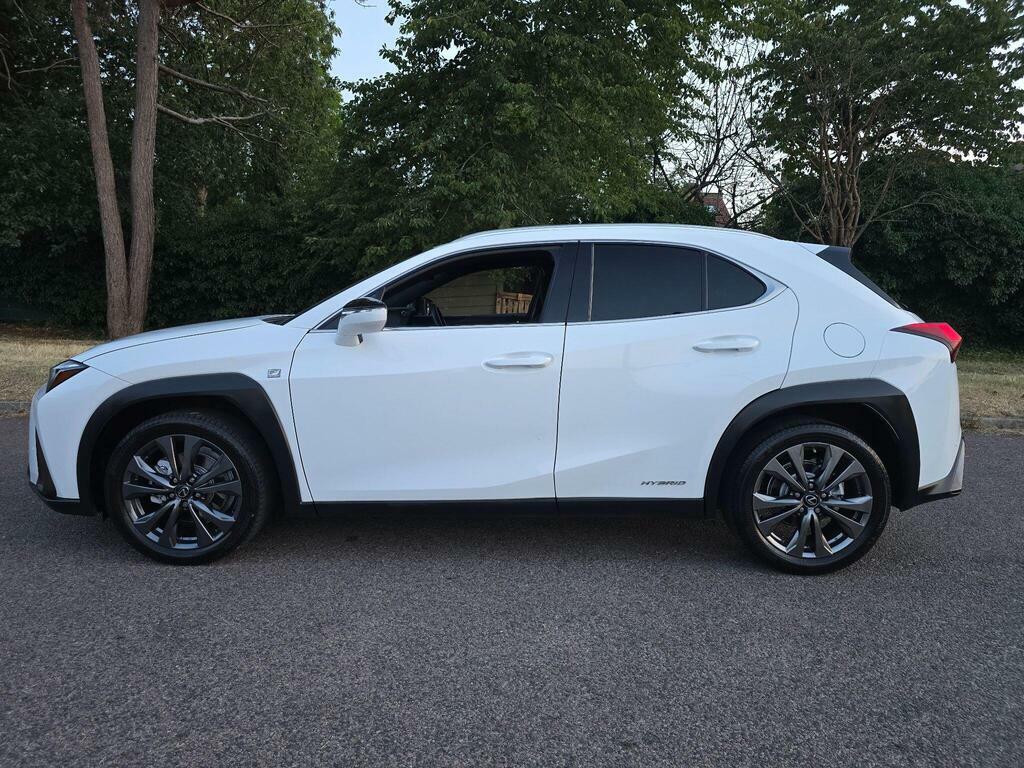 Lexus UX 2.0 250H Takumi E-cvt White #24