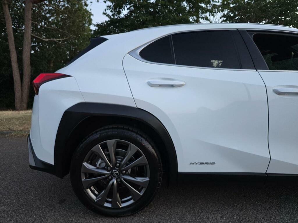 Lexus UX 2.0 250H Takumi E-cvt White #54