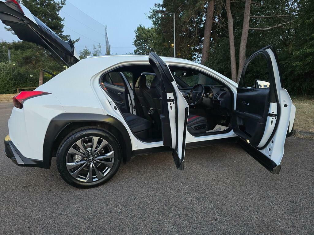 Lexus UX 2.0 250H Takumi E-cvt White #94