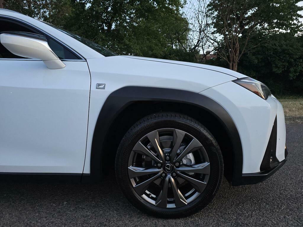 Lexus UX 2.0 250H Takumi E-cvt White #55