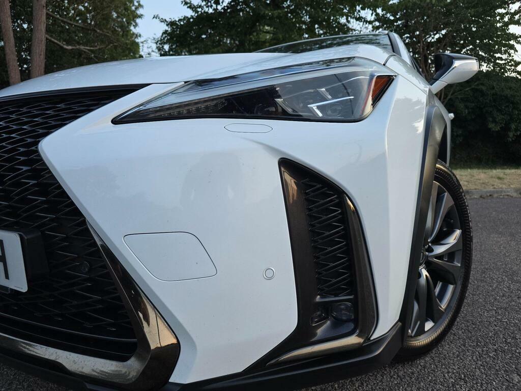 Lexus UX 2.0 250H Takumi E-cvt White #22